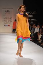 Model walk the ramp for Mayank and Shraddha Nigam show at Lakme Fashion Week Day 3 on 5th Aug 2012 (35).JPG